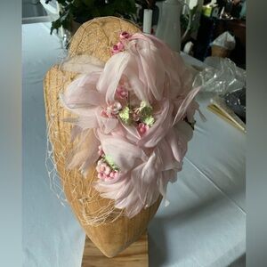 Vintage 1950s Pale Pink Floral Fascinator with Netting Tuille Floral Petals